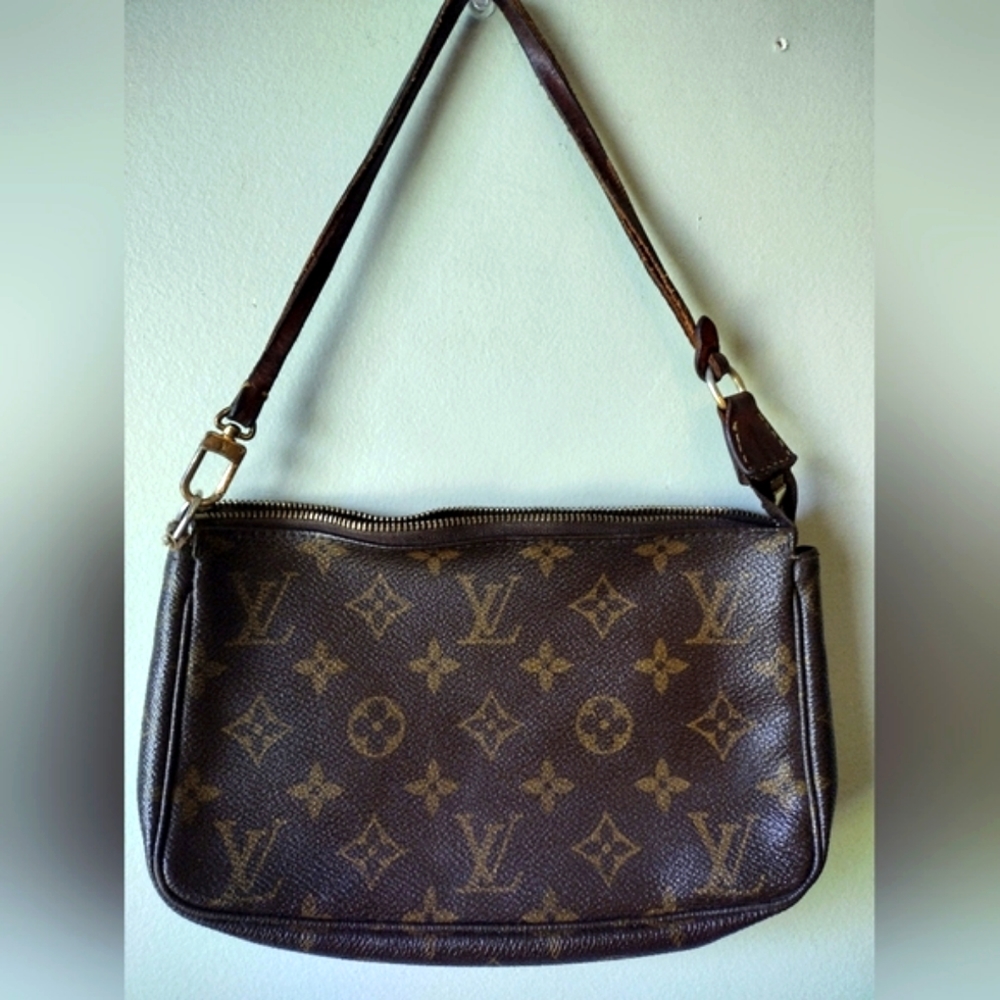 AUTHENTIC Louis Vuitton Vtg Monogram Pouchette